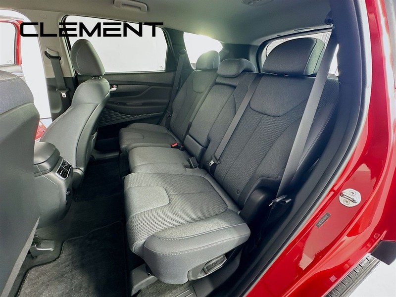 Hyundai Santa Fe Vehicle Full-screen Gallery Image 31