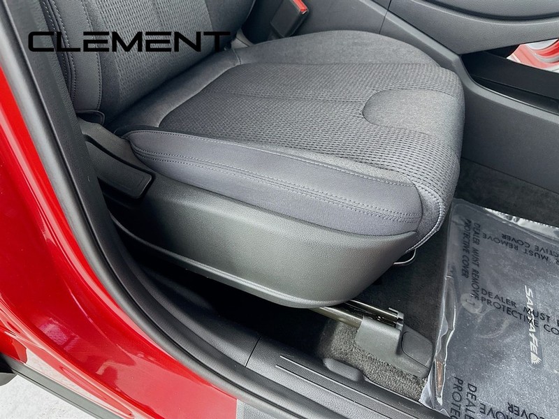 Hyundai Santa Fe Vehicle Full-screen Gallery Image 32