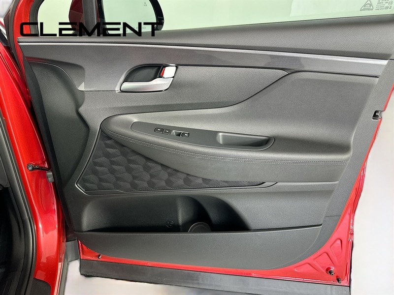 Hyundai Santa Fe Vehicle Full-screen Gallery Image 34