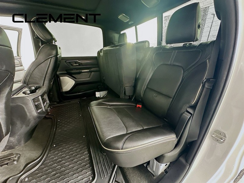 Ram 1500 Vehicle Full-screen Gallery Image 32