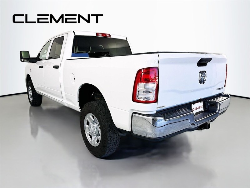 Ram 2500 Vehicle Full-screen Gallery Image 10