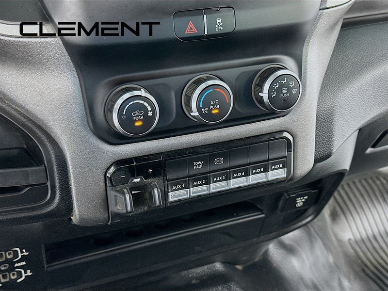 Ram 2500 Vehicle Full-screen Gallery Image 22