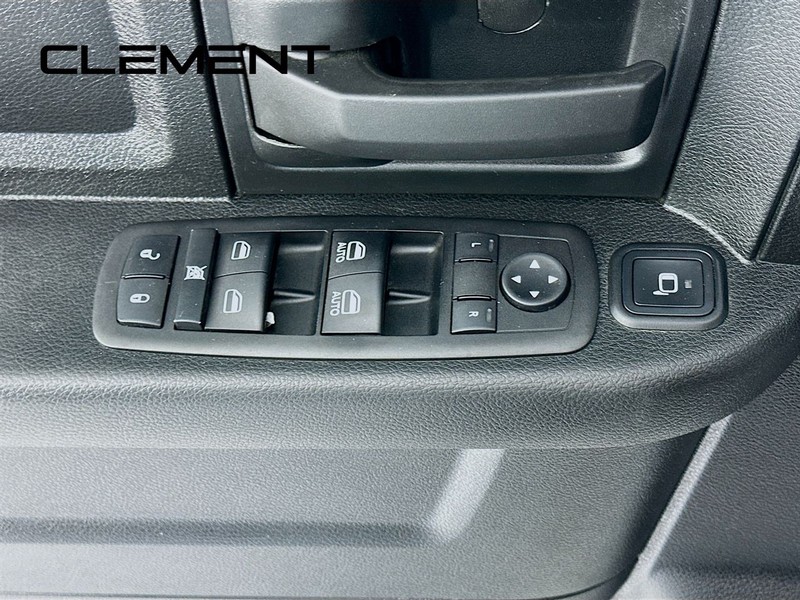 Ram 2500 Vehicle Full-screen Gallery Image 24