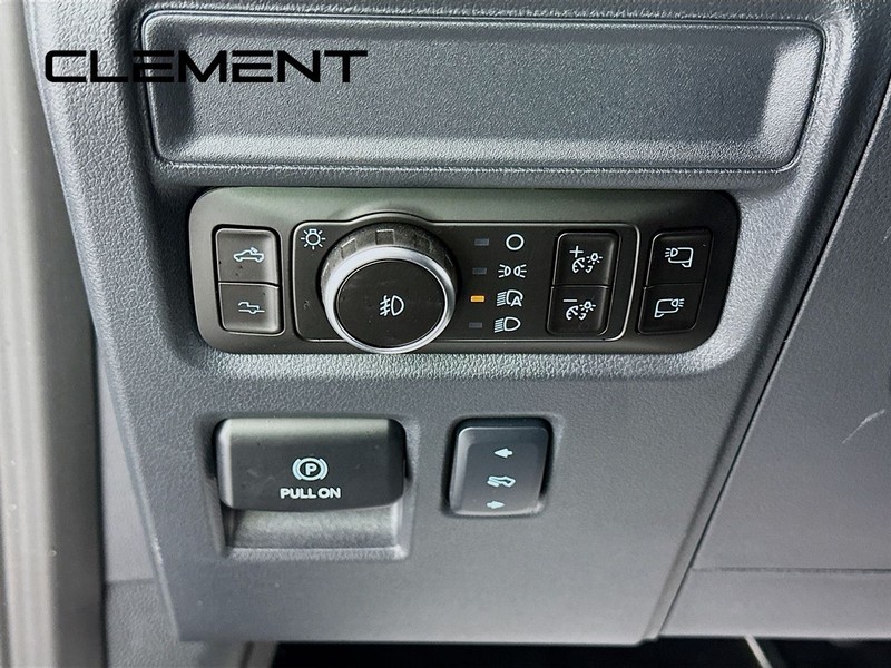 Ford F-150 Vehicle Full-screen Gallery Image 14
