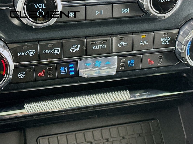Ford F-150 Vehicle Full-screen Gallery Image 23
