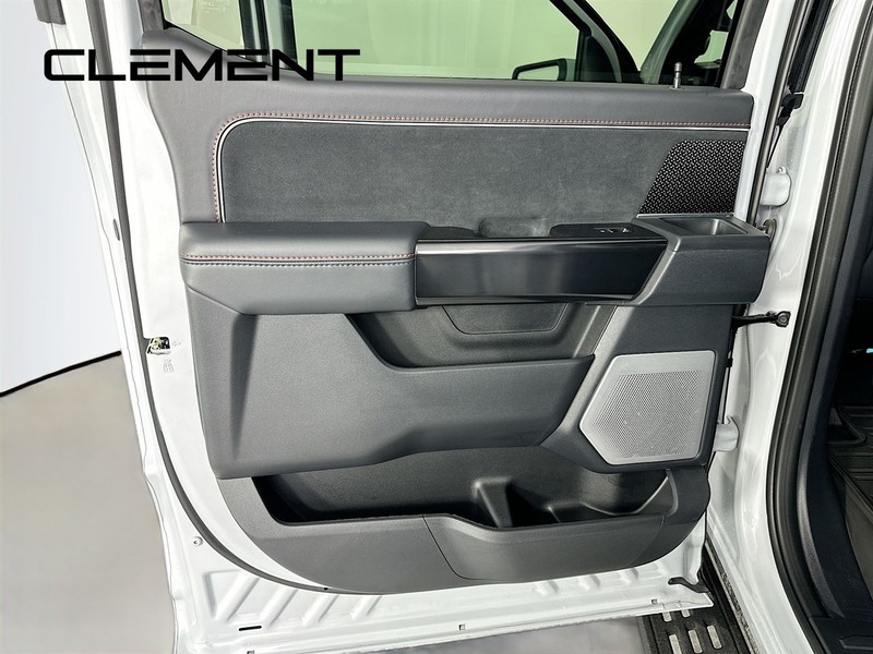 Ford F-150 Vehicle Full-screen Gallery Image 32