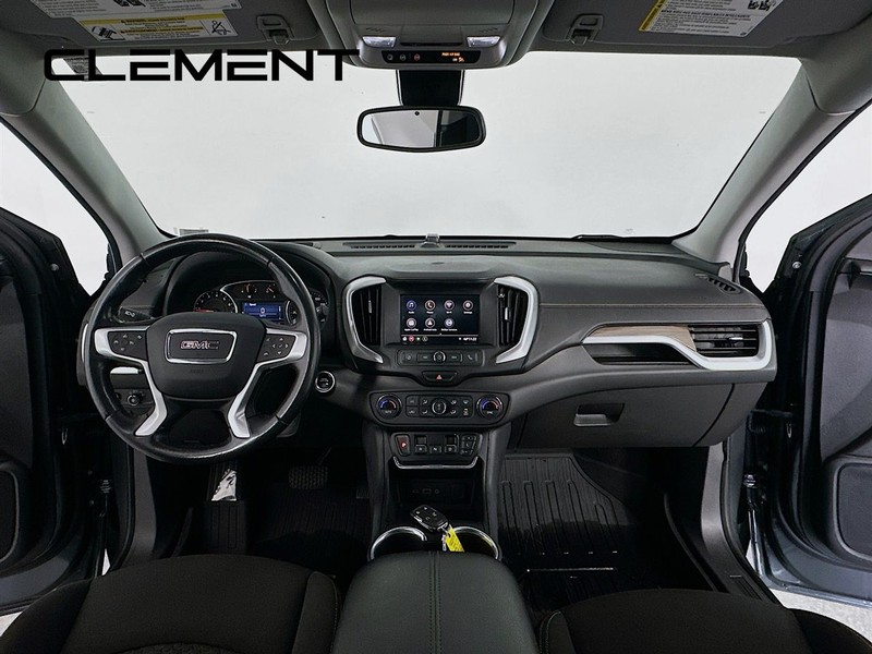 GMC Terrain Vehicle Full-screen Gallery Image 12
