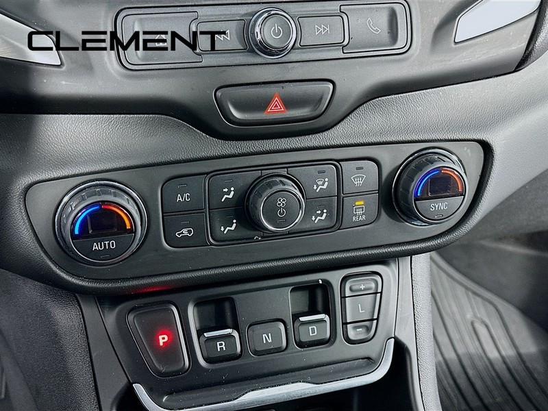 GMC Terrain Vehicle Full-screen Gallery Image 22