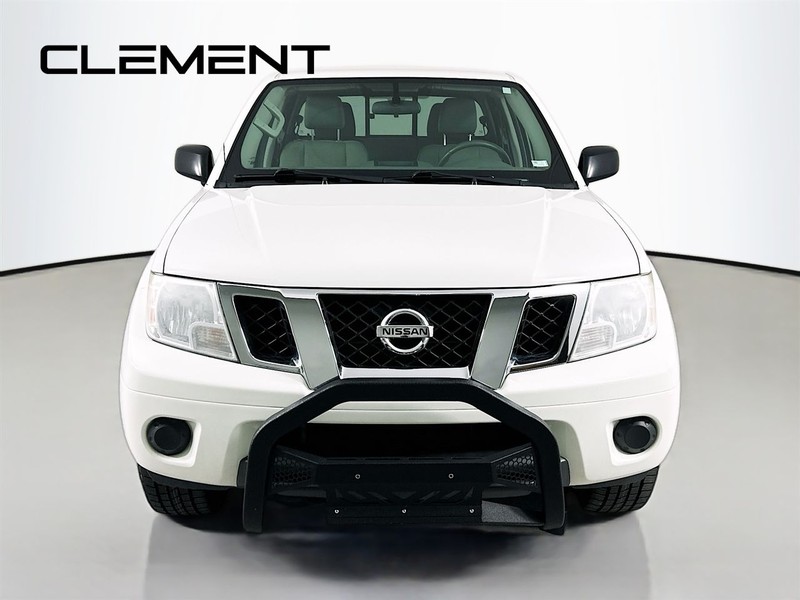 Nissan Frontier Vehicle Full-screen Gallery Image 3