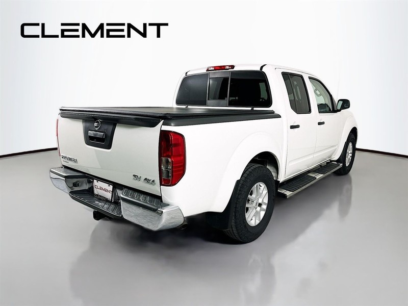 Nissan Frontier Vehicle Full-screen Gallery Image 7