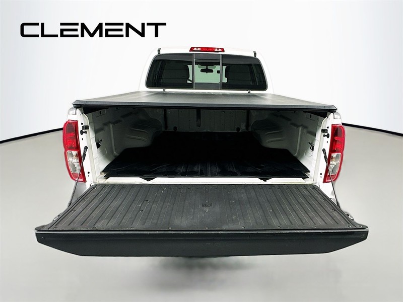 Nissan Frontier Vehicle Full-screen Gallery Image 11