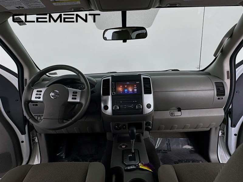 Nissan Frontier Vehicle Full-screen Gallery Image 12