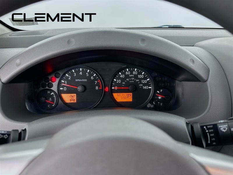 Nissan Frontier Vehicle Full-screen Gallery Image 18