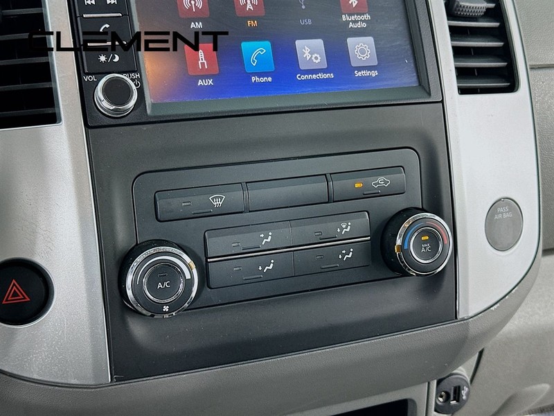 Nissan Frontier Vehicle Full-screen Gallery Image 22