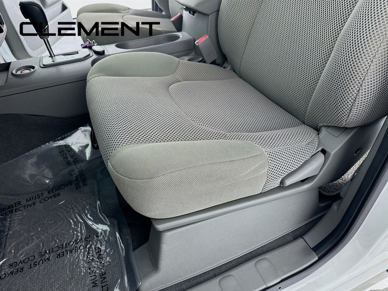 Nissan Frontier Vehicle Full-screen Gallery Image 26