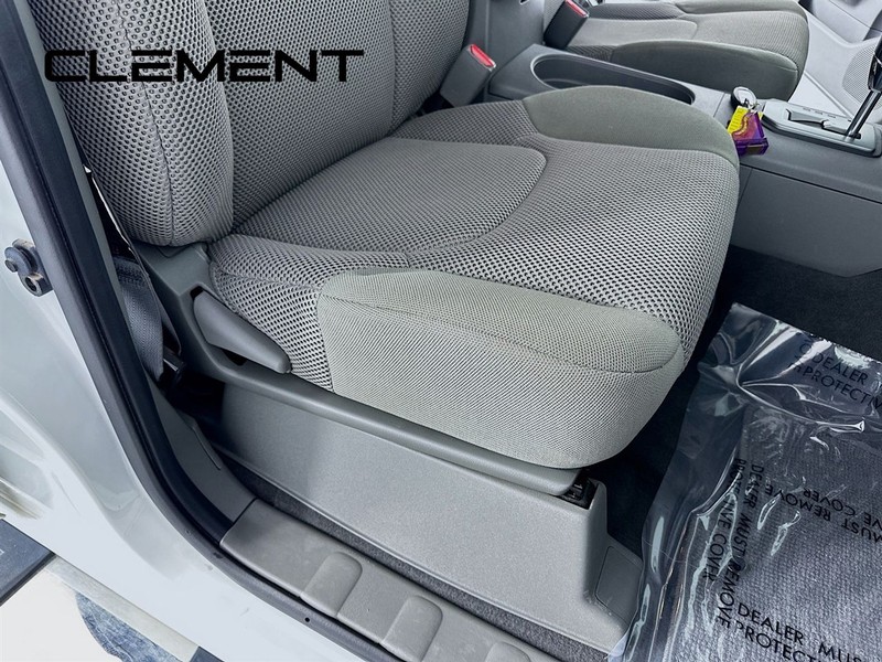 Nissan Frontier Vehicle Full-screen Gallery Image 30
