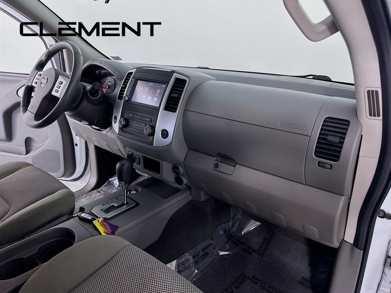 Nissan Frontier Vehicle Full-screen Gallery Image 31