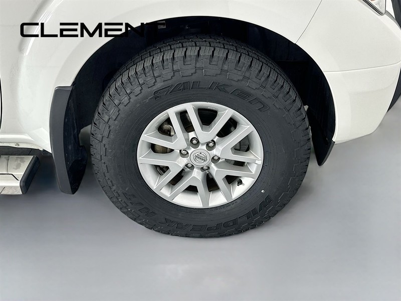 Nissan Frontier Vehicle Full-screen Gallery Image 33