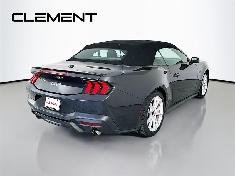 Ford Mustang Vehicle Full-screen Gallery Image 7