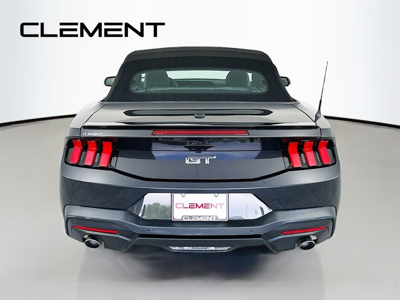 Ford Mustang Vehicle Full-screen Gallery Image 8