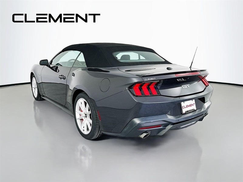 Ford Mustang Vehicle Full-screen Gallery Image 10