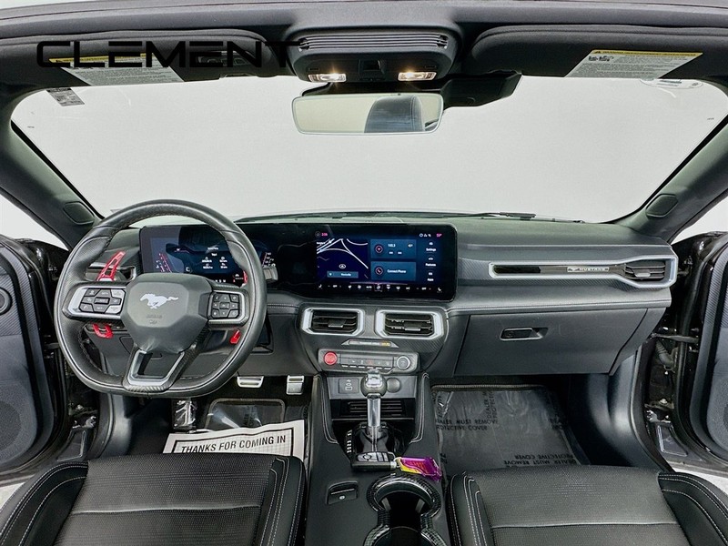 Ford Mustang Vehicle Full-screen Gallery Image 12