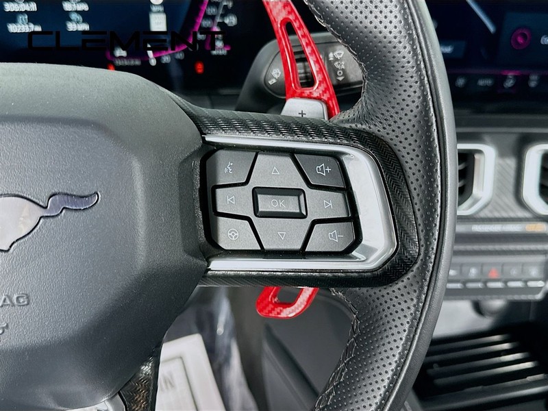 Ford Mustang Vehicle Full-screen Gallery Image 17