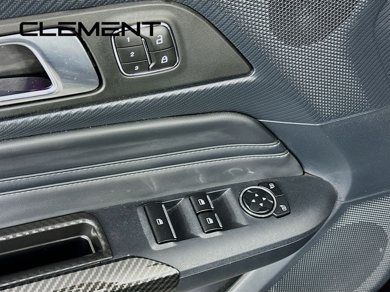 Ford Mustang Vehicle Full-screen Gallery Image 28