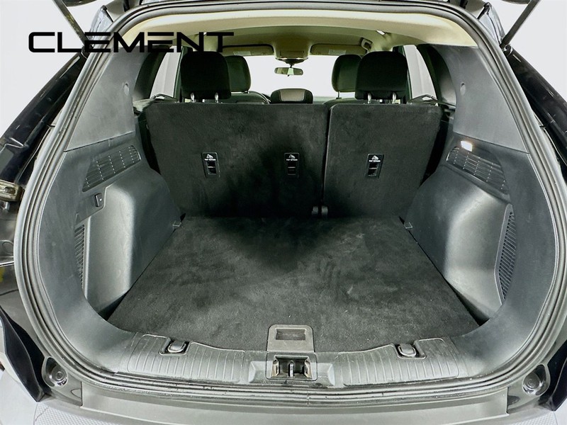 Ford Escape Vehicle Full-screen Gallery Image 11