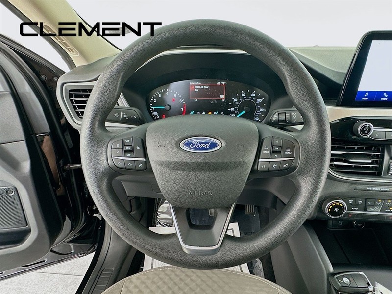 Ford Escape Vehicle Full-screen Gallery Image 15