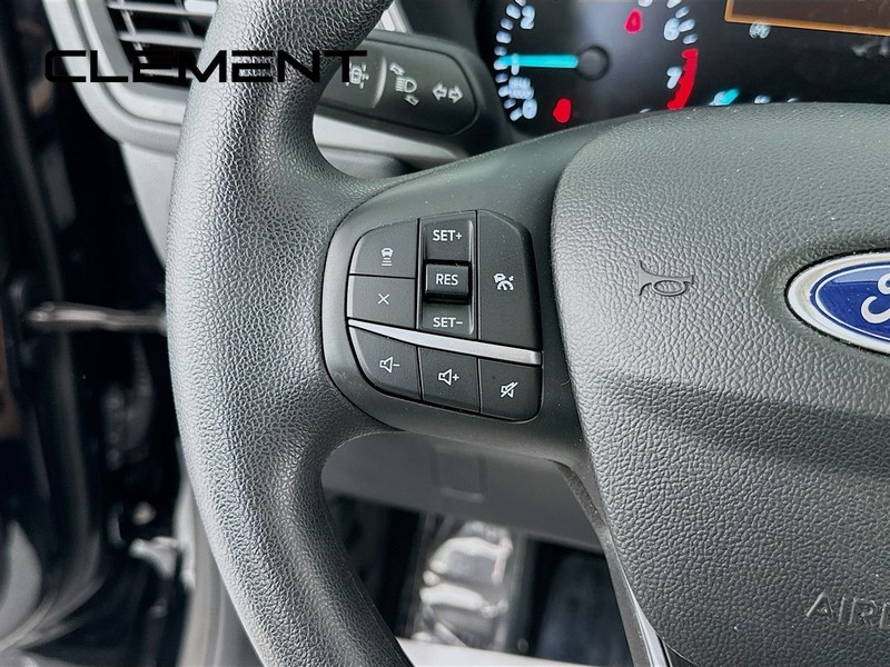Ford Escape Vehicle Full-screen Gallery Image 16