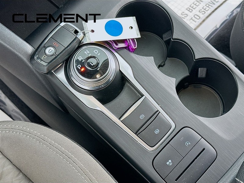Ford Escape Vehicle Full-screen Gallery Image 23