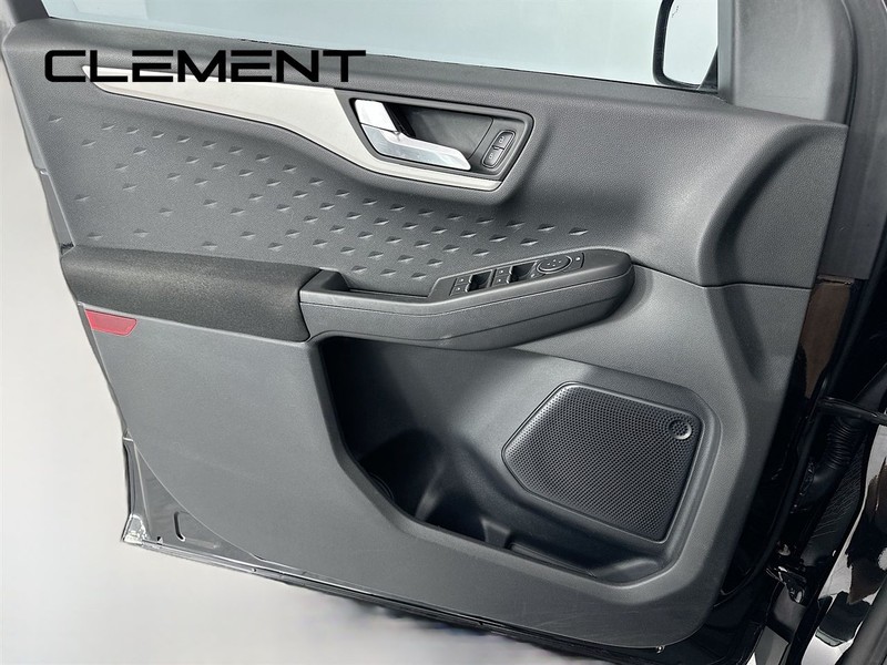 Ford Escape Vehicle Full-screen Gallery Image 26