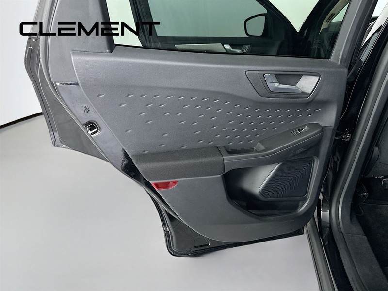 Ford Escape Vehicle Full-screen Gallery Image 29
