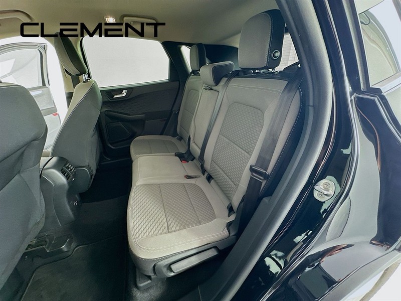 Ford Escape Vehicle Full-screen Gallery Image 30