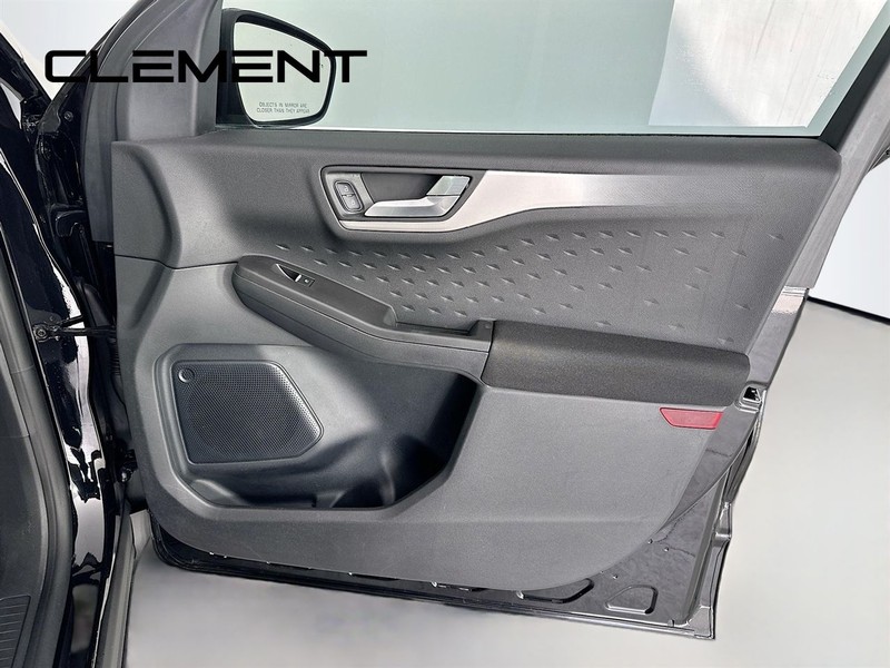 Ford Escape Vehicle Full-screen Gallery Image 33