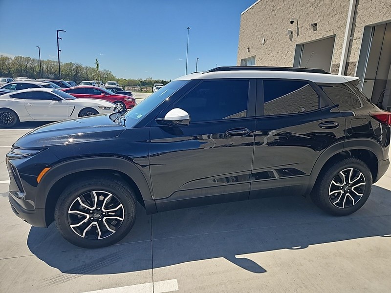 Chevrolet Trailblazer Vehicle Image 02