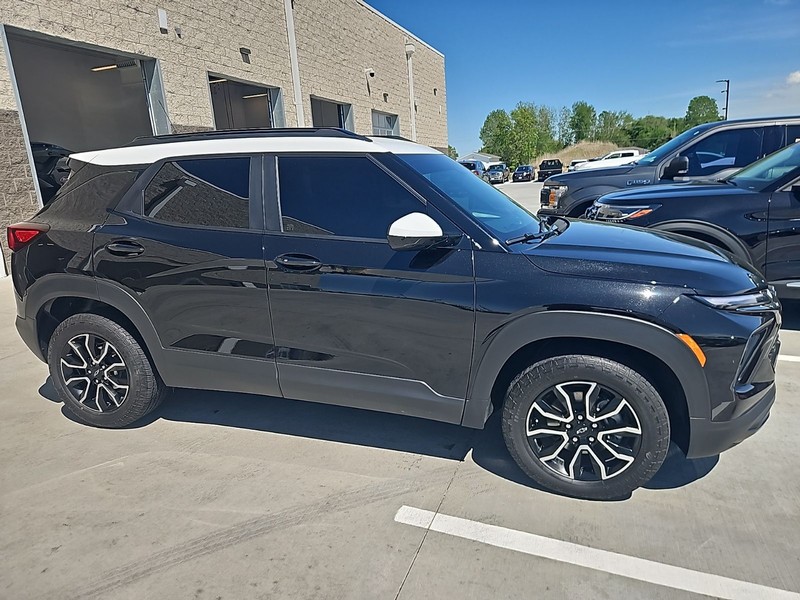 Chevrolet Trailblazer Vehicle Image 03