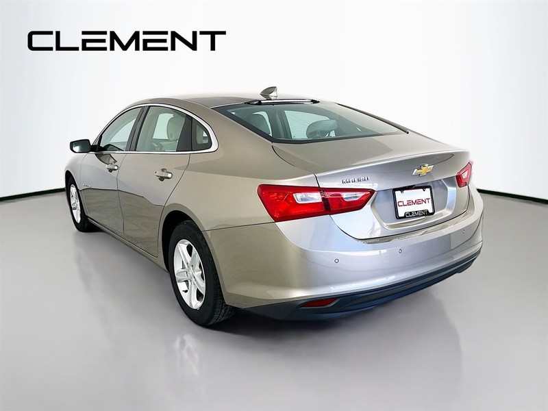 Chevrolet Malibu Vehicle Full-screen Gallery Image 10