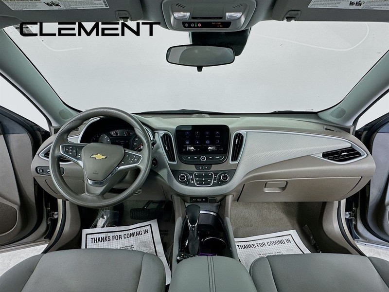 Chevrolet Malibu Vehicle Full-screen Gallery Image 12