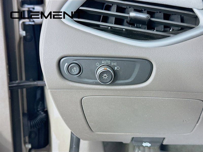 Chevrolet Malibu Vehicle Full-screen Gallery Image 14