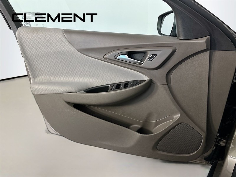 Chevrolet Malibu Vehicle Full-screen Gallery Image 27