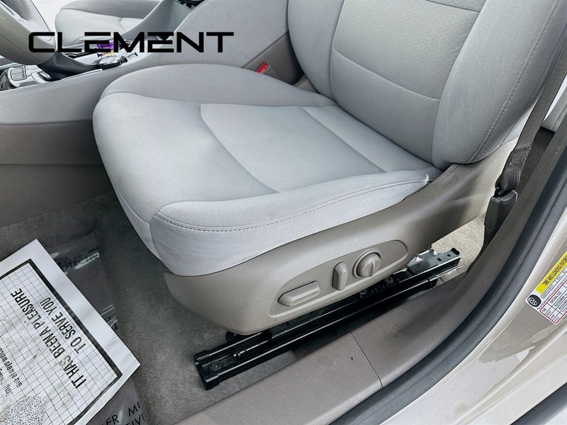 Chevrolet Malibu Vehicle Full-screen Gallery Image 28