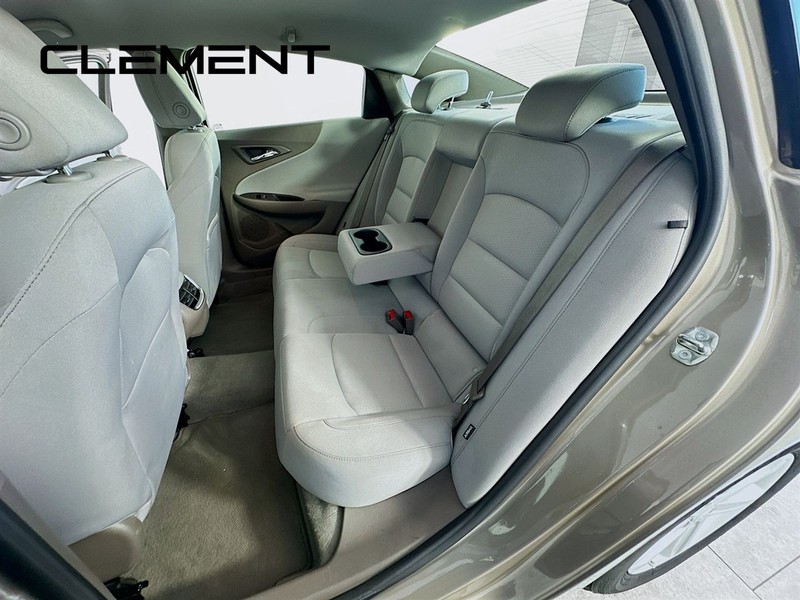 Chevrolet Malibu Vehicle Full-screen Gallery Image 31