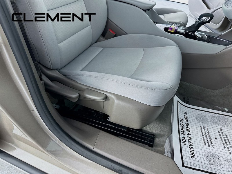 Chevrolet Malibu Vehicle Full-screen Gallery Image 32