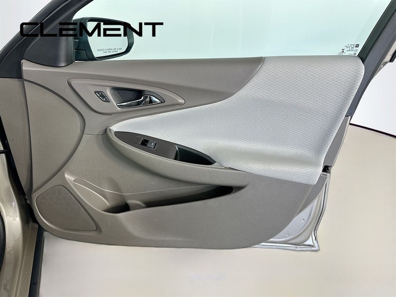 Chevrolet Malibu Vehicle Full-screen Gallery Image 34