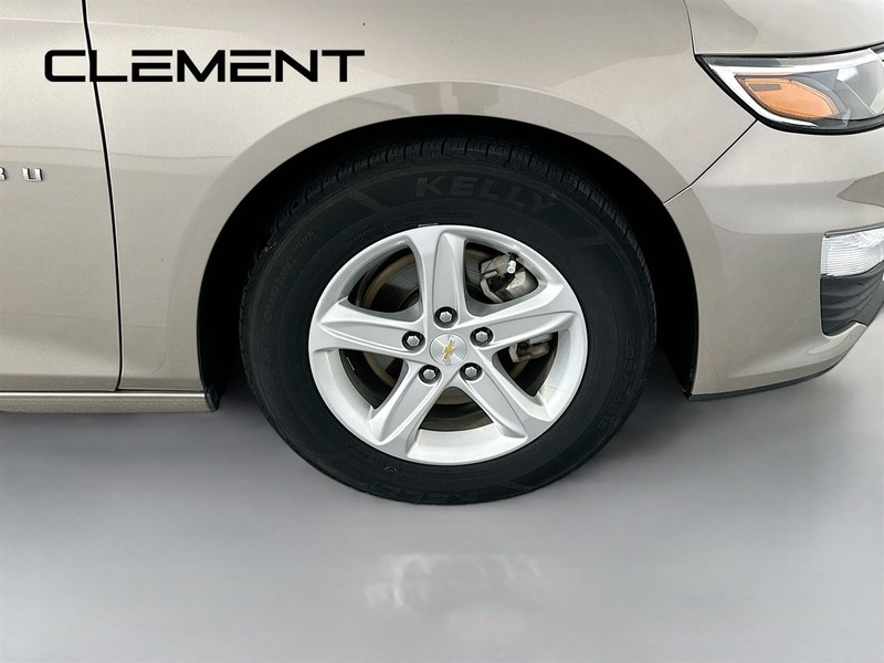 Chevrolet Malibu Vehicle Full-screen Gallery Image 35