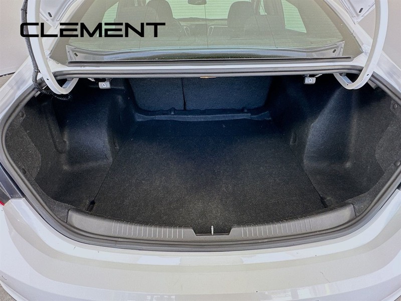 Chevrolet Malibu Vehicle Full-screen Gallery Image 11