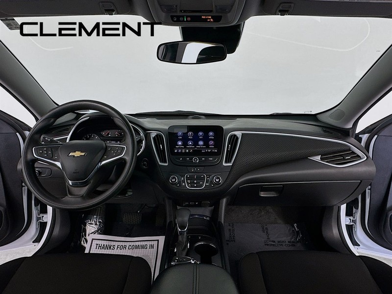 Chevrolet Malibu Vehicle Full-screen Gallery Image 12
