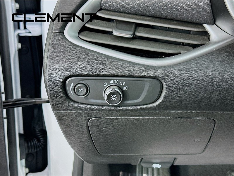 Chevrolet Malibu Vehicle Full-screen Gallery Image 14